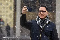 عکس / سلفی زیر انبوه برف!