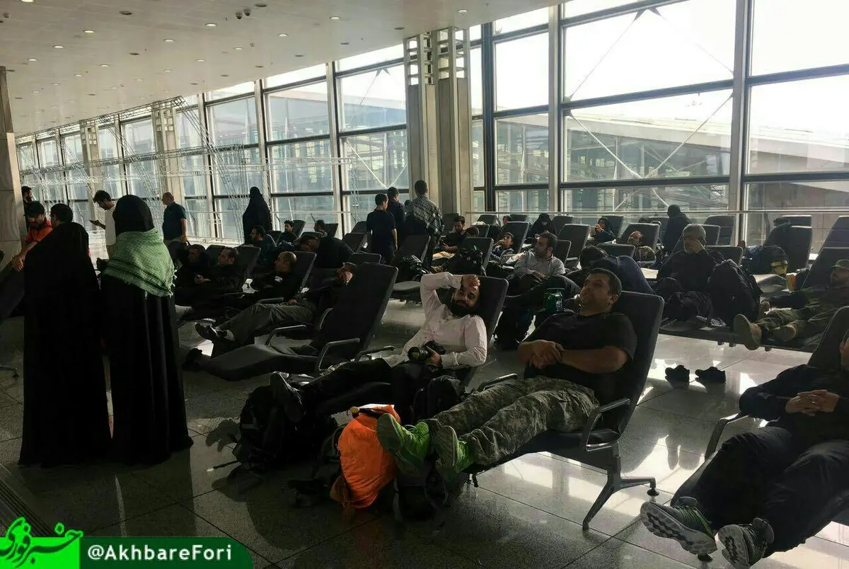 آواره‌گی زائران حسینی در فرودگاه امام خمینی/عکس
