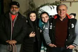 تصویری از ترانه علیدوستی و پدرش در پشت صحنه شهرزاد
