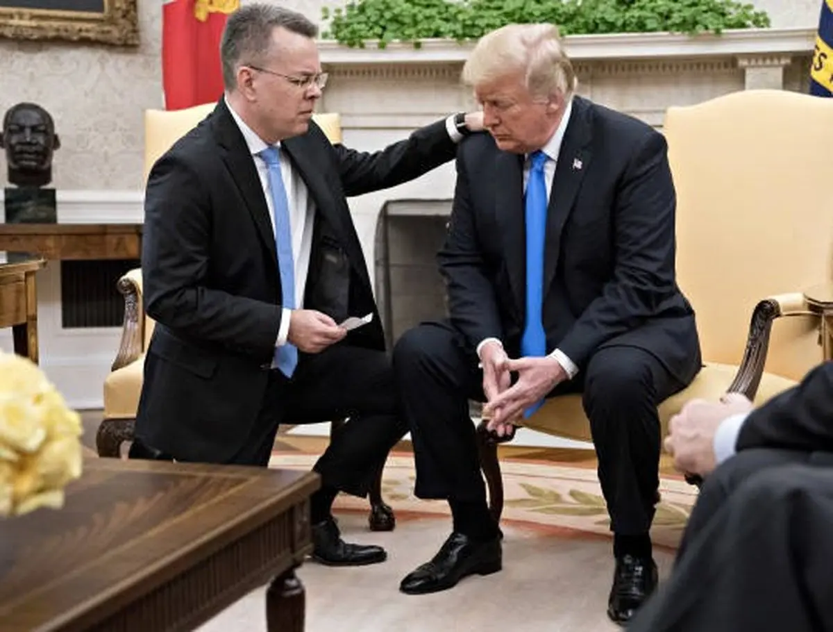 تصاویری از دیدار جاسوس آزاد شده آمریکایی با ترامپ