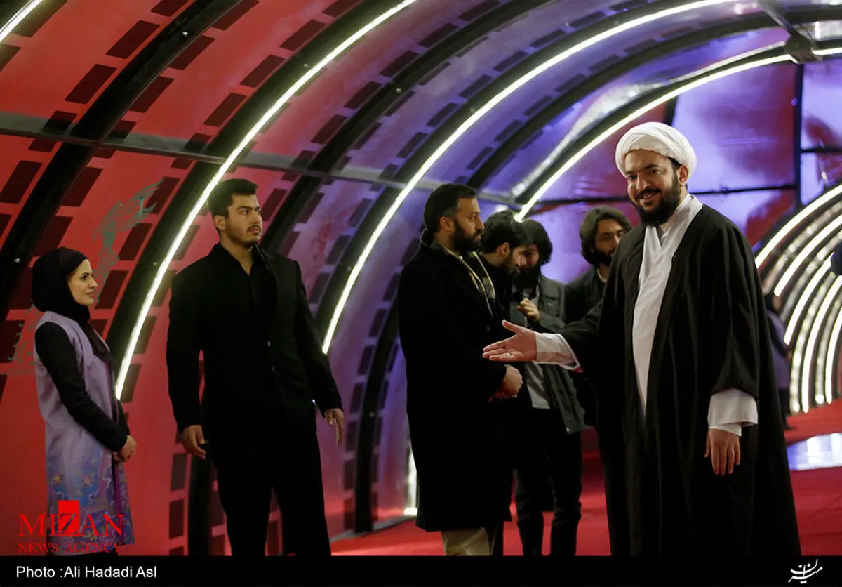 یک روحانی در جشنواره فجر/ عکس