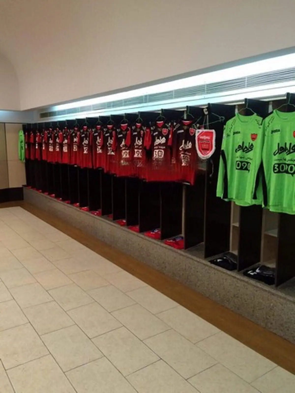 رختكن پرسپولیس پيش از آغاز دربى/عکس