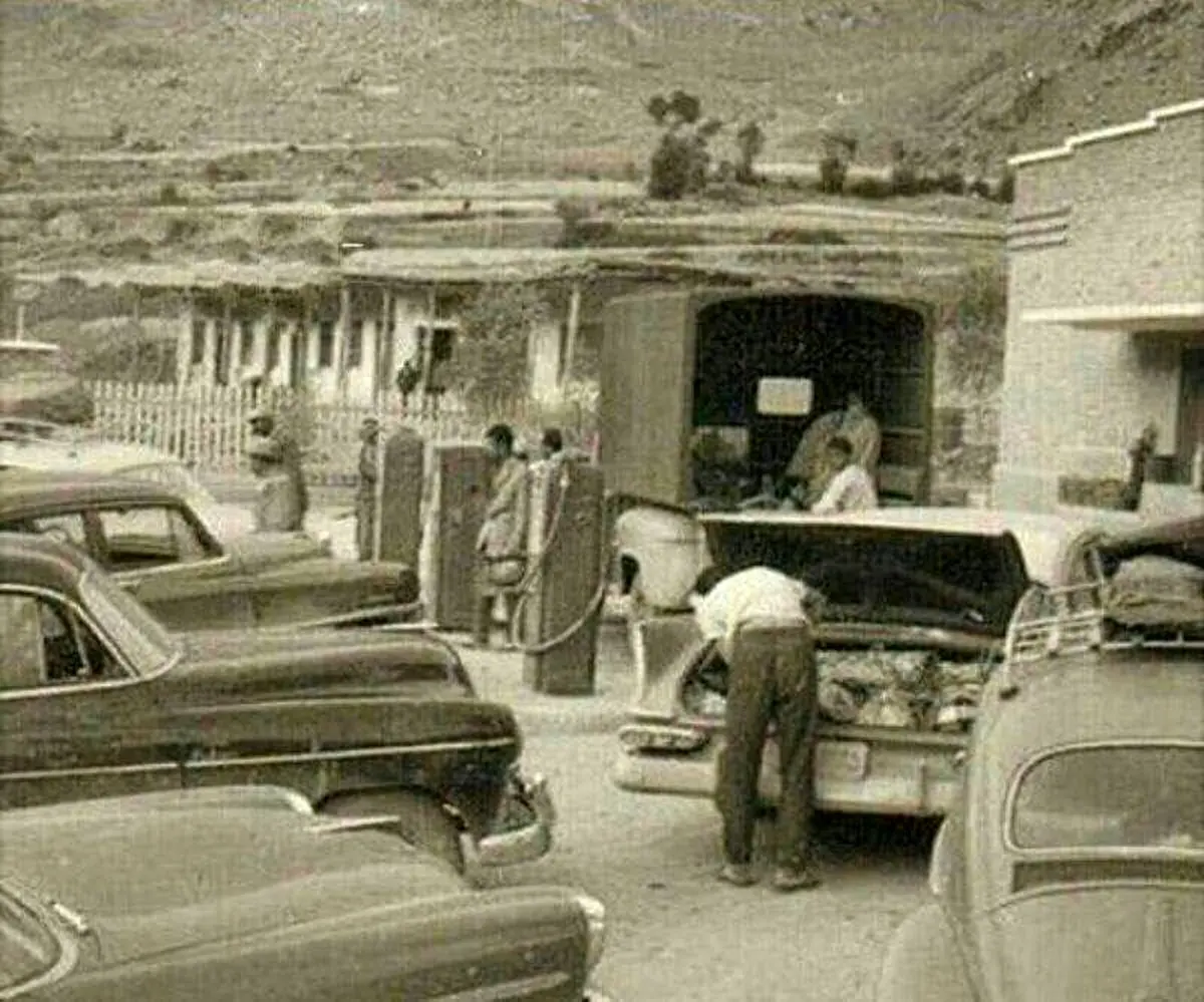 پمپ بنزين جاده چالوس دهه ۳۰/ عکس