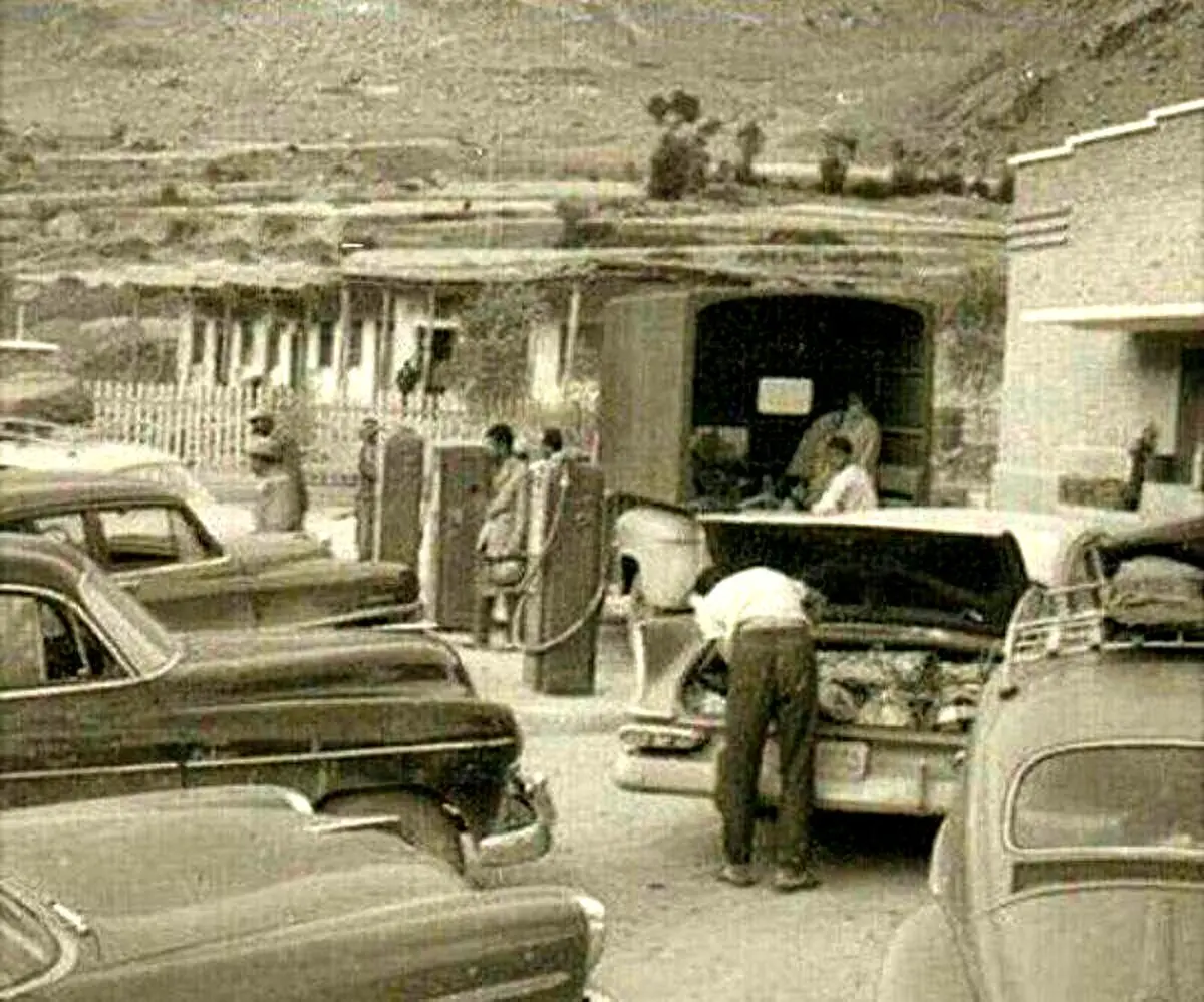 پمپ بنزين جاده چالوس دهه ۳۰/ عکس