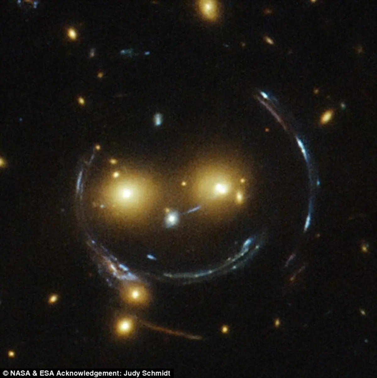 لبخند عجيب در کهکشان +عکس