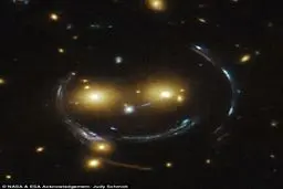 لبخند عجيب در کهکشان +عکس