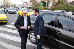 صالحی هم سوار مترو شد/ تصاویر