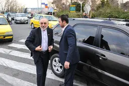 صالحی هم سوار مترو شد/ تصاویر
