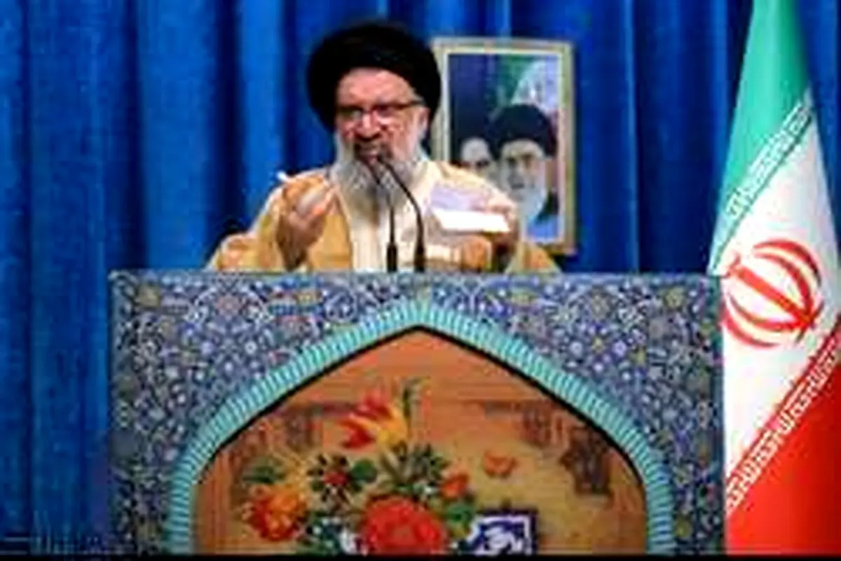 امام جمعه موقت تهران: ترامپ مانند دزد سرگردنه‌ای است که باج می‌گيرد/ شیطنت‌های آمریکا بی‌پاسخ نخواهد ماند/ سیل‌زده‌ها فراموش نشوند 