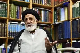 انتقادات صریح سیدمهدی طباطبایی از روحانیون حامی احمدی‌نژاد: روحانیتی که از احمدی نژاد حمایت کرد حالا گرفتار و پشیمان است /چه کسانی به احمدی نژاد این جسارت را دادند؟ /جرات آقایان کم است، باید صریح بگویند در مورد احمدی نژاد اشتباه کردند /برخی روحانیون برای 