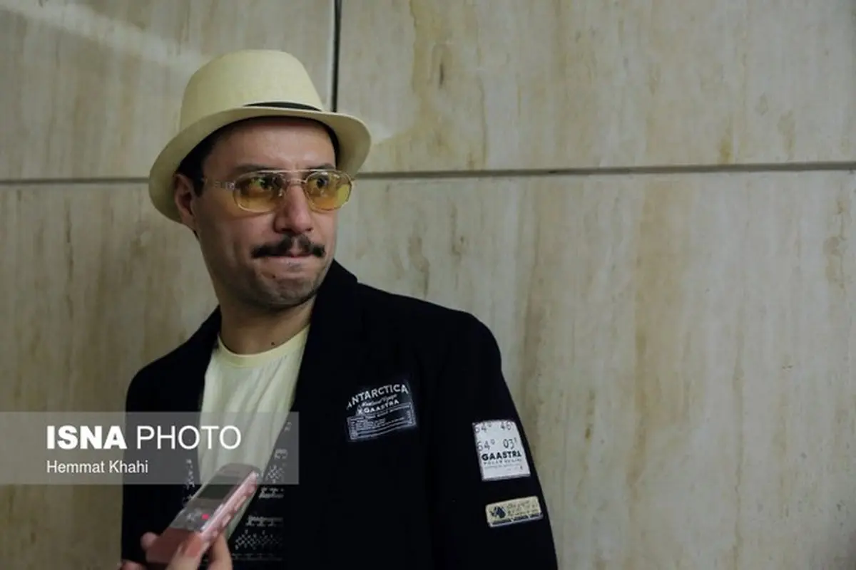 تیپ جالب یک بازیگر در جشنواره فیلم فجر/عکس