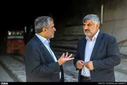 حاشیه‌های تصویری بازدید رییس جمهور از مترو مشهد/ عکس یادگاری کارگران با روحانی