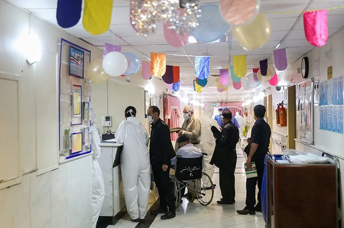 جشن روز پدر در بخش ویژه بیماران کرونا بیمارستان بقیة‌الله + عکس
