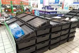 هجوم چینی‌ها به فروشگاه‌ها / تصاویر