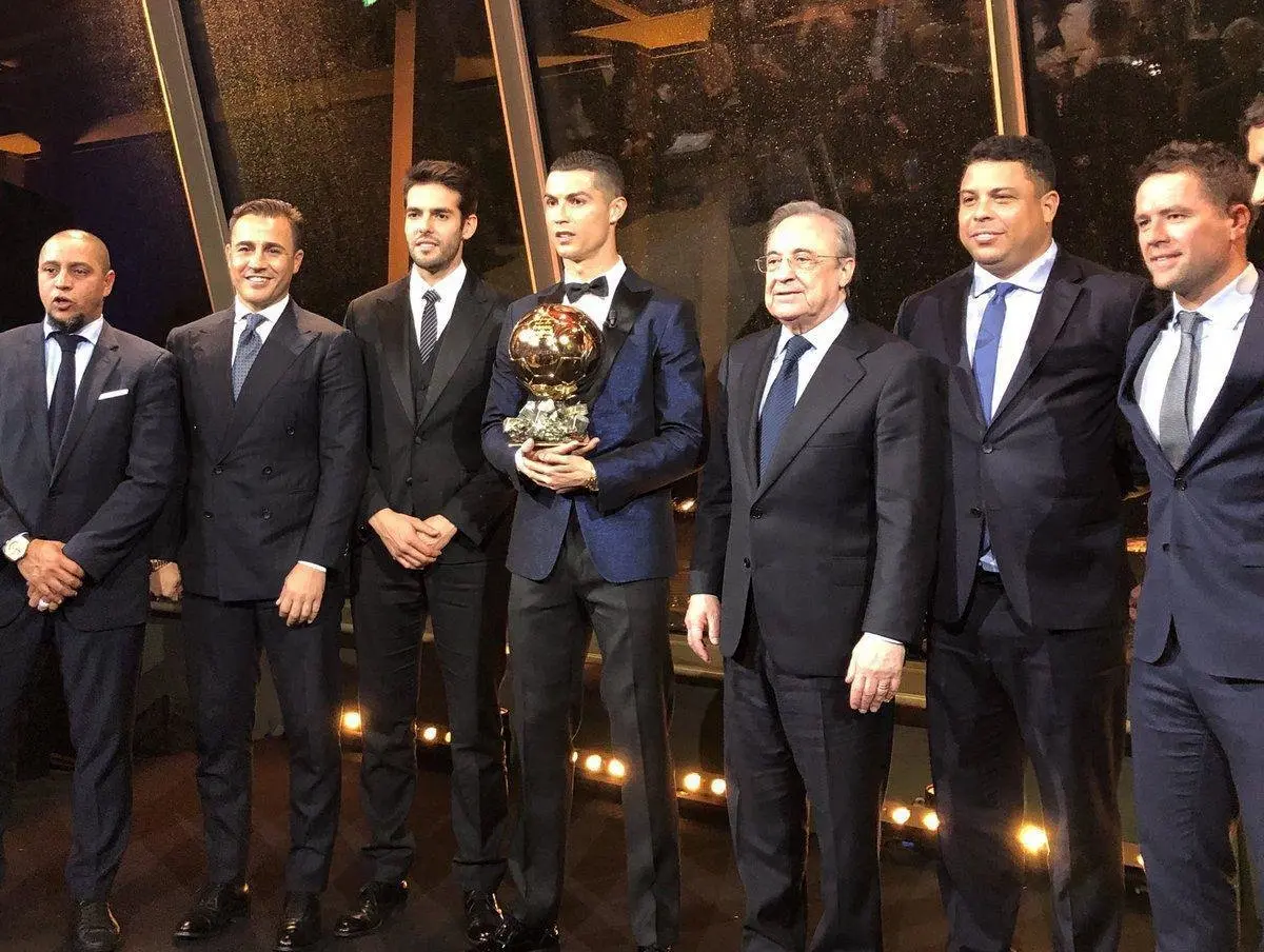 عکس یادگاری رونالدو و ستارگان سابق رئال‌مادرید در حاشیه مراسم فرانس فوتبال