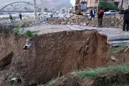 تخریب دیواره ساحلی پلدختر به دلیل سیلاب/ آب بخشی از شهر قطع شد