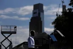 عکس معنی دار اوباما در سخنرانی برای حمایت از کلینتون