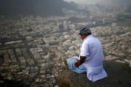 تصویر ویژه رویترز از زائر خانه خدا بر بلندای جبل النور