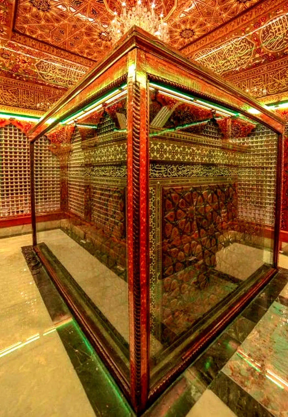تصویری زیبا از درون ضریح حضرت عباس (ع) / عکس