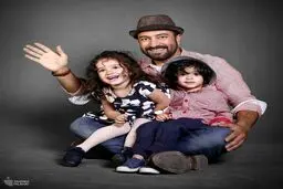 بازیگر محبوب طنز با دوقلوهایش مهمان امشب خندوانه/عکس