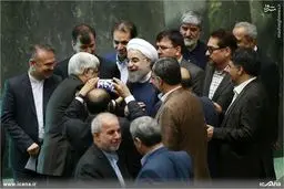 احوال پرسی روحانی و عارف در مجلس/ عکس
