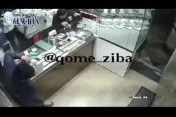 ببینید:لحظه انفجار موبایل در مغاره طلافروشی در قم