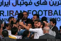 سلفی فردوسی پور با هوادارانش/ عکس