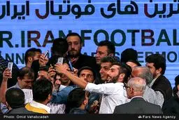 سلفی فردوسی پور با هوادارانش/ عکس