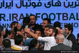 سلفی فردوسی پور با هوادارانش/ عکس