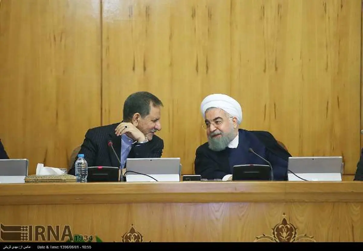 حواشی تصویری جلسه هیات دولت دوازدهم با حضور رییس جمهور /رایزنی‌های دونفره روحانی و جهانگیری