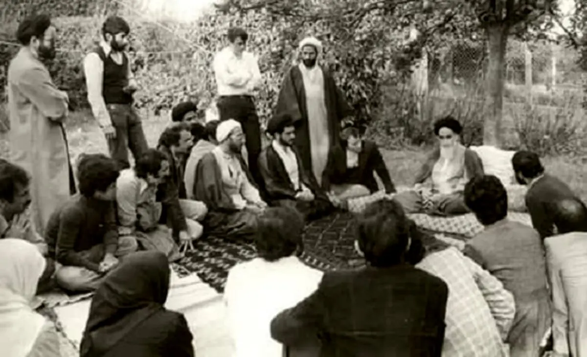 خاطره جالب حاج احمدآقا از رقابت "لوموند" و "فیگارو" برای مصاحبه با امام