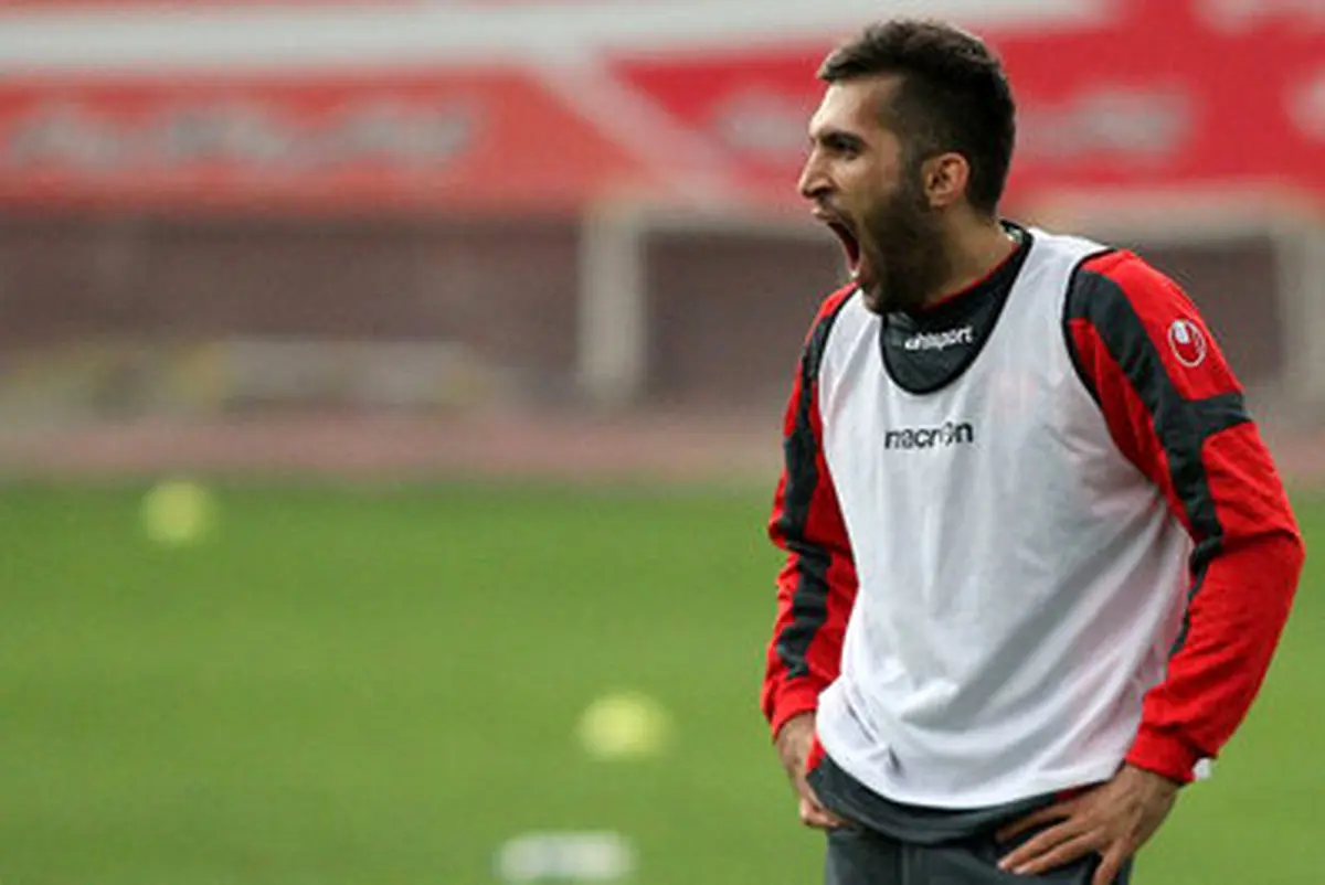 حرکات توهین آمیز پیام صادقیان در تمرین پرسپولیس/ تصاویر