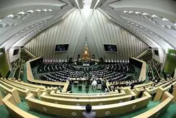 دور خوردن پایداری‌ها از یاران لاریجانی در مجلس دهم/ رادیکال‌ها تنها می‌شوند