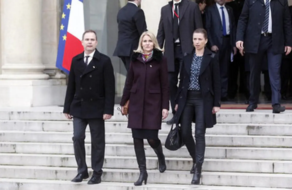 زمین خوردن خانم نخست وزیر در کاخ الیزه/ تصاویر