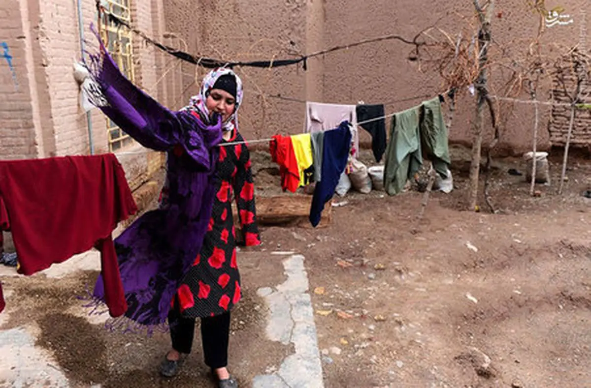 تصاویر/ زندگی زن افغان بدون دست