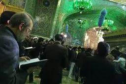دعا خواندن لاریجانی کنار ضریح امام رضا(ع)/عکس