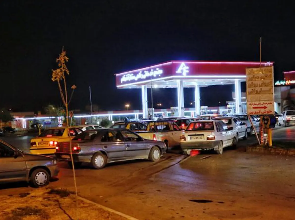 رای الیوم: چه فرقی میان شرایط  ایران و امارات و عربستان که بنزین را صددرصد گران کردند، بود؟