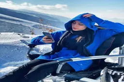 عکس / ترلان پروانه با تیپ خاص در هوای برفی