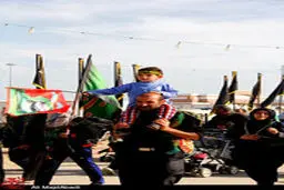 کودکان زائر با پای پیاده/ تصاویر