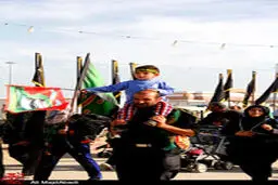 کودکان زائر با پای پیاده/ تصاویر