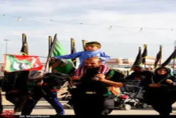 کودکان زائر با پای پیاده/ تصاویر