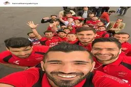 سلفی جالب پرسپولیسی ها در فرودگاه تبریز/عکس