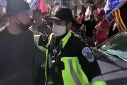 ببینید:اولین درگیری هواداران بایدن و ترامپ در واشنگتن دی سی