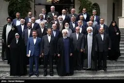 عکس یادگاری دولت یازدهم در حیاط پاستور
