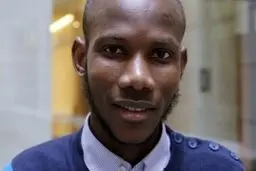 این جوان مسلمان، قهرمان این روزهای فرانسه است