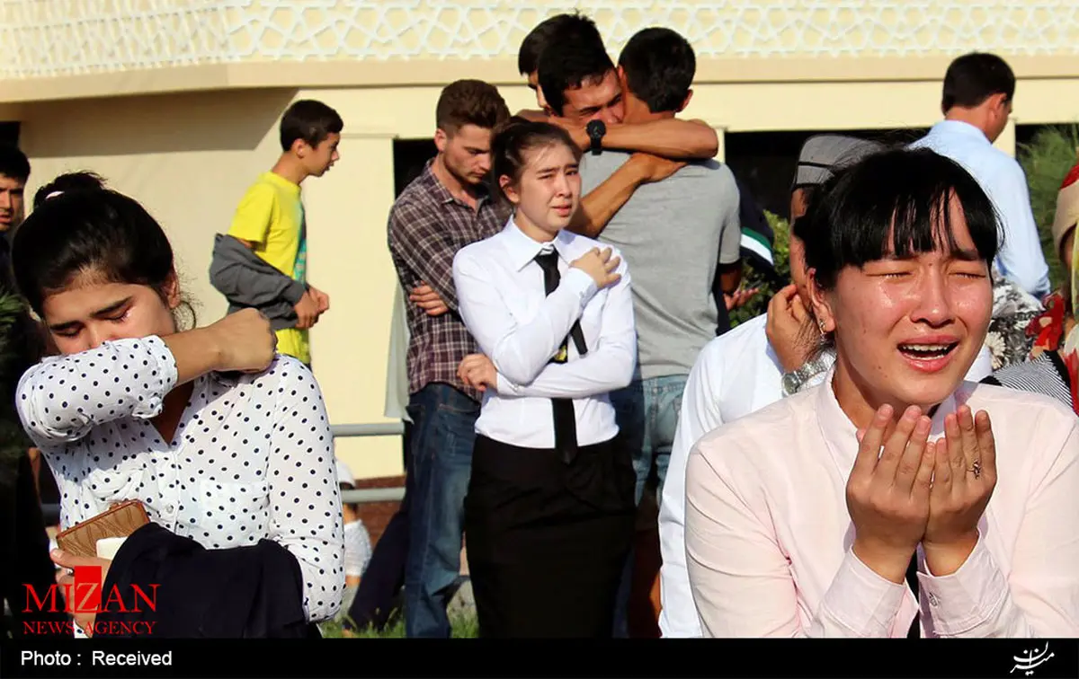 اندوه دختران ازبک در مراسم خاکسپاری کریم اف/عکس