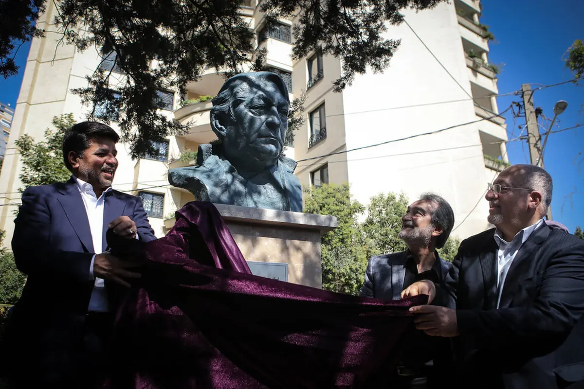 رونمایی از تابلوی نام خیابان و سردیس استاد انتظامی