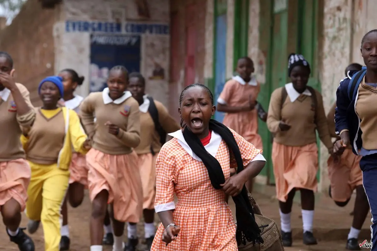 فرار دانش آموزان کنیایی از درگیری معترضان با نیروهای پلیس/عکس