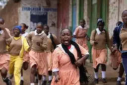 فرار دانش آموزان کنیایی از درگیری معترضان با نیروهای پلیس/عکس