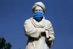 اقدام نمادین در دوران شیوع کرونا روی مجسمه مشاهیر + عکس